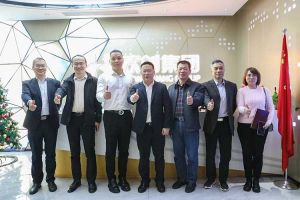 广州市与番禺区人力资源和社会保障局领导莅临球友会(中国)集团调研指导