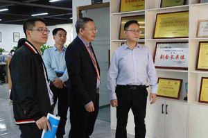 热烈欢迎市政府秘书长林兢一行莅临球友会(中国)集团广西公司考察指导